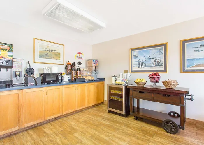 Super 8 By Wyndham Bedford